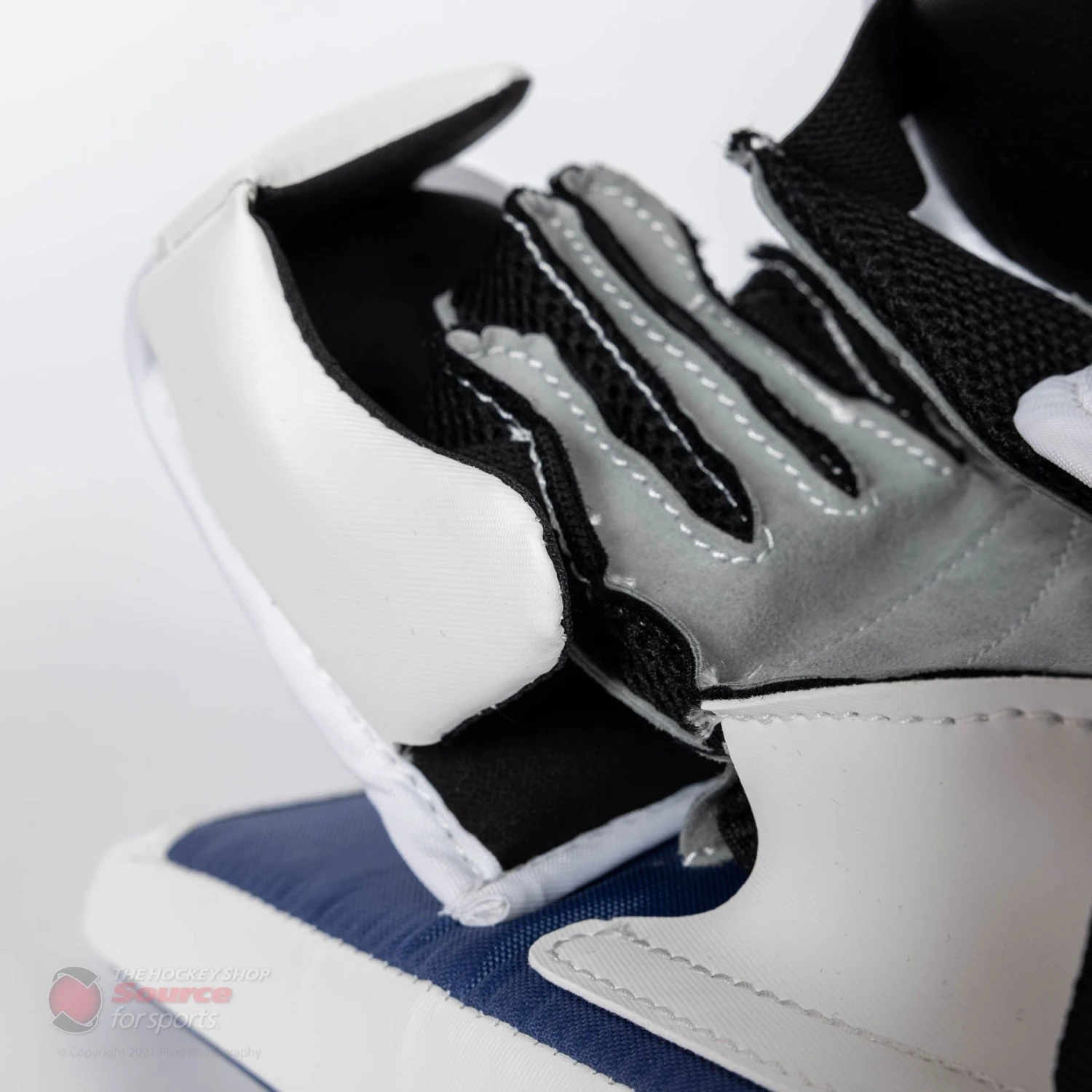 CCM Extreme Flex E5.5 Junior Goalie Blocker - Image 10