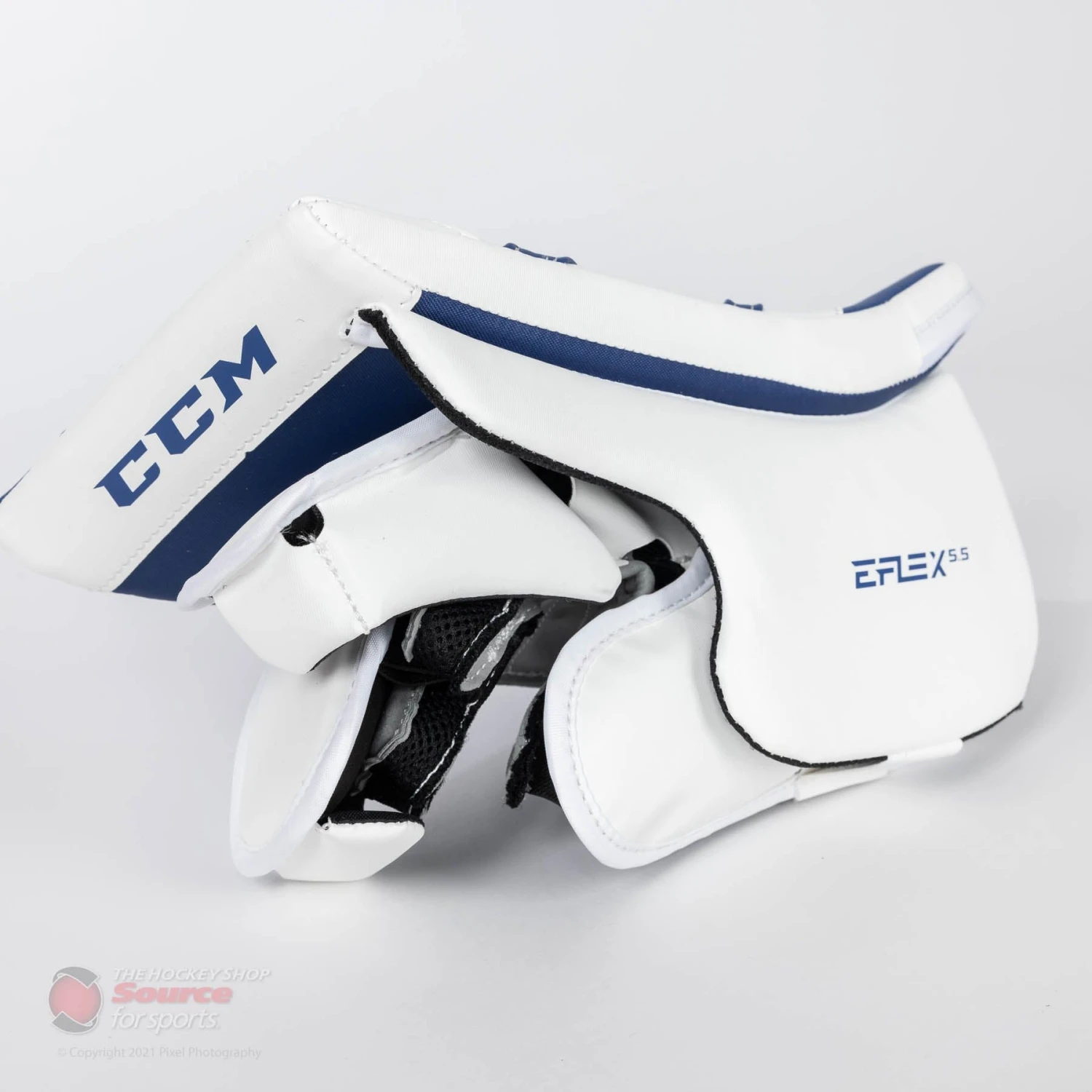 CCM Extreme Flex E5.5 Junior Goalie Blocker - Image 3