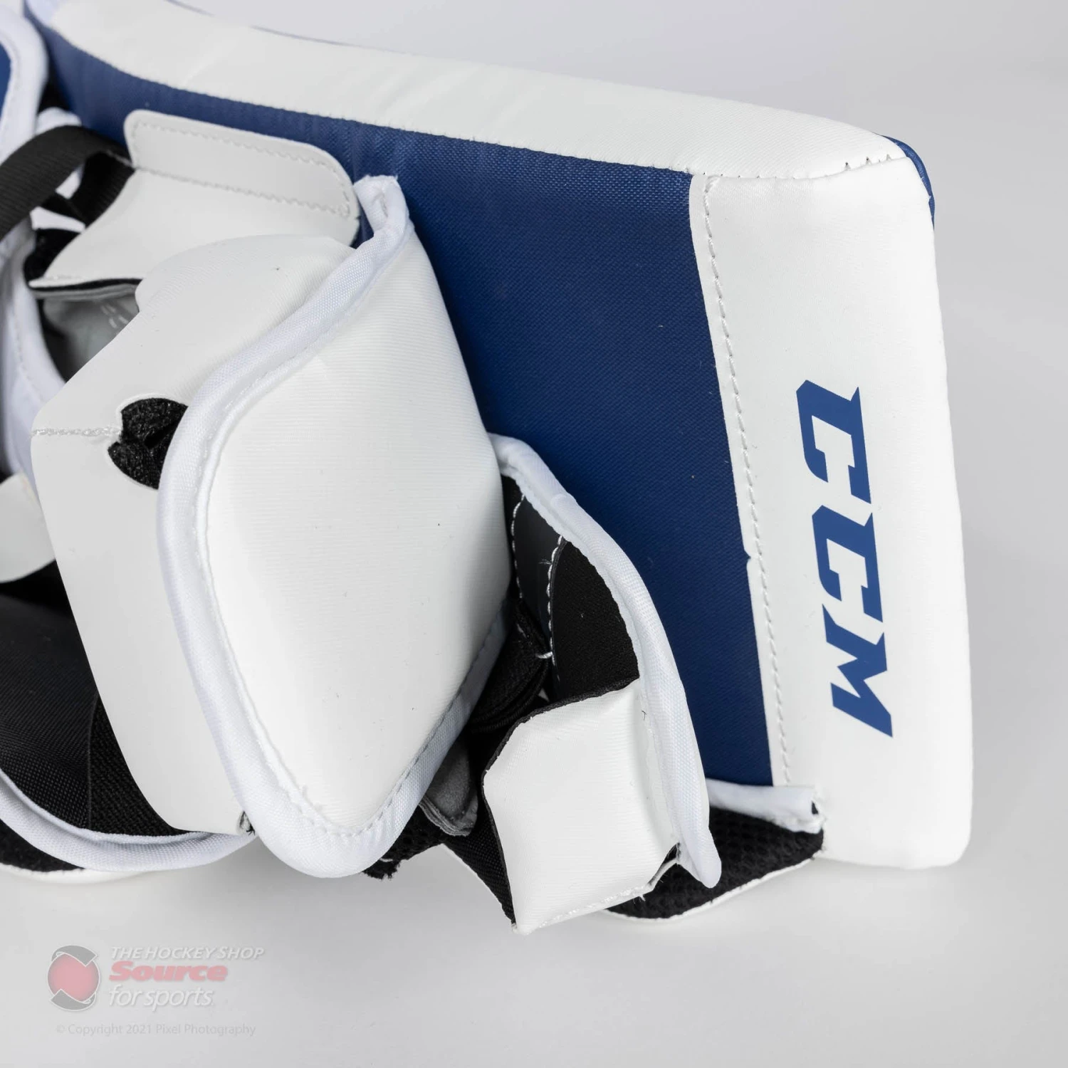 CCM Extreme Flex E5.5 Junior Goalie Blocker - Image 7