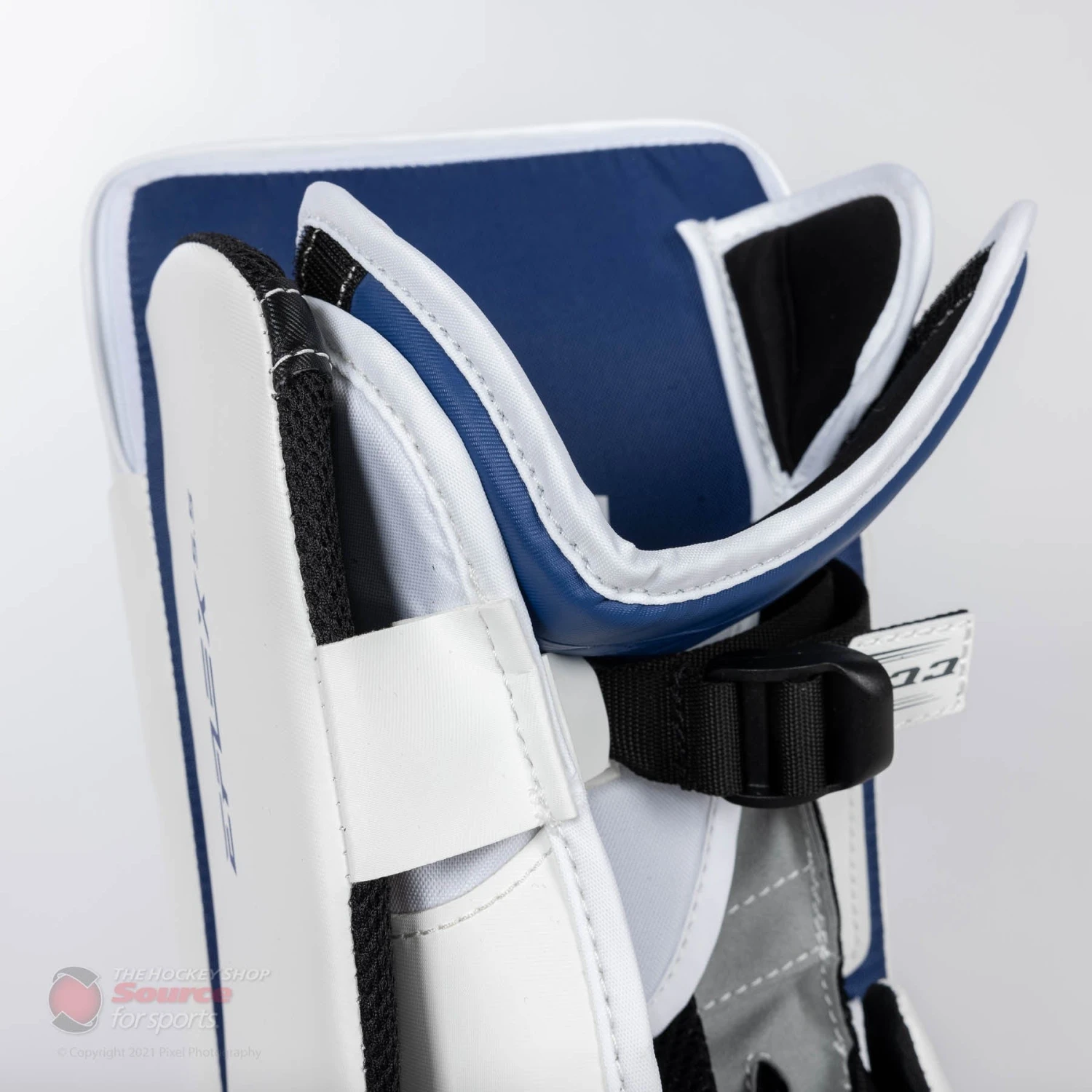 CCM Extreme Flex E5.5 Junior Goalie Blocker - Image 11