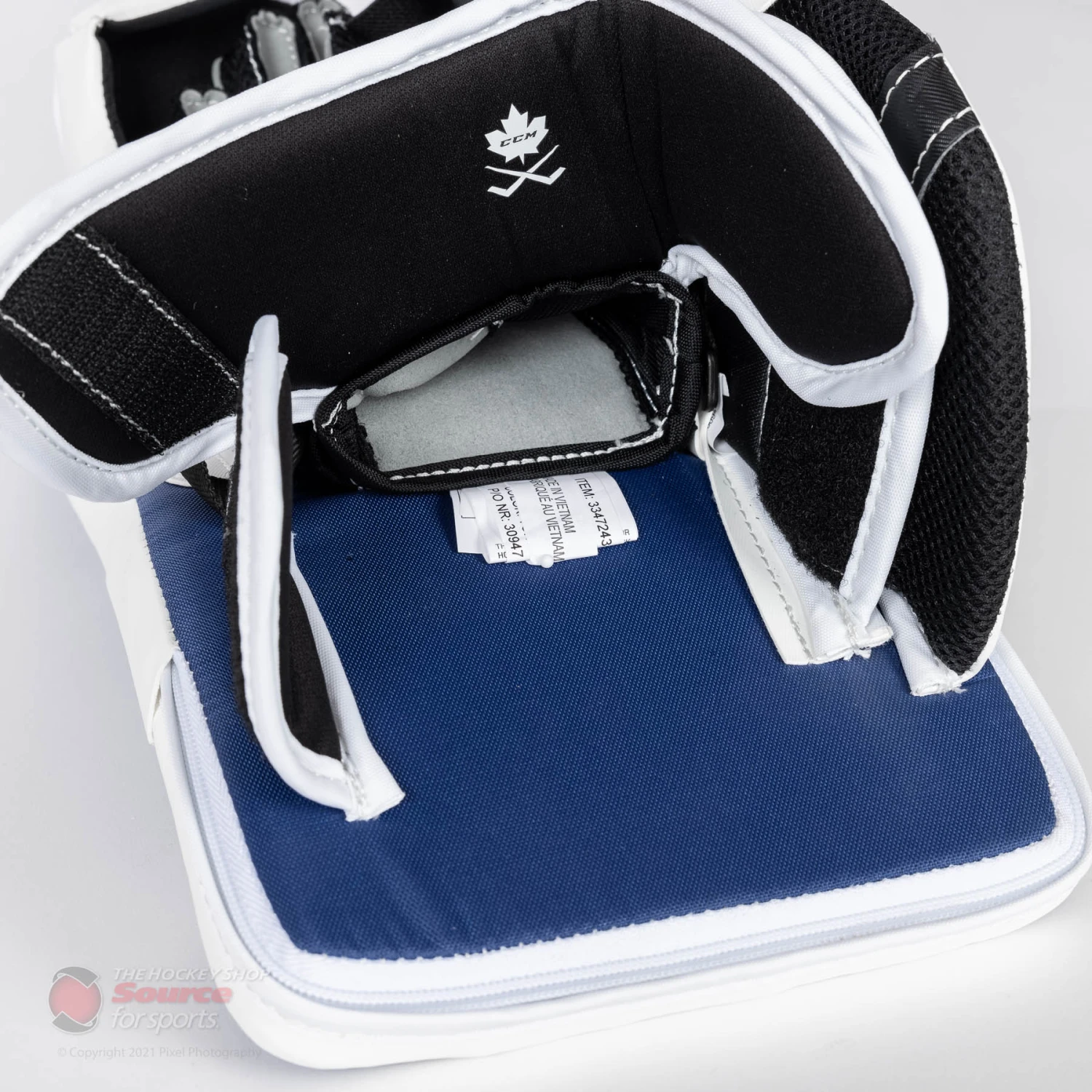 CCM Extreme Flex E5.5 Junior Goalie Blocker - Image 12