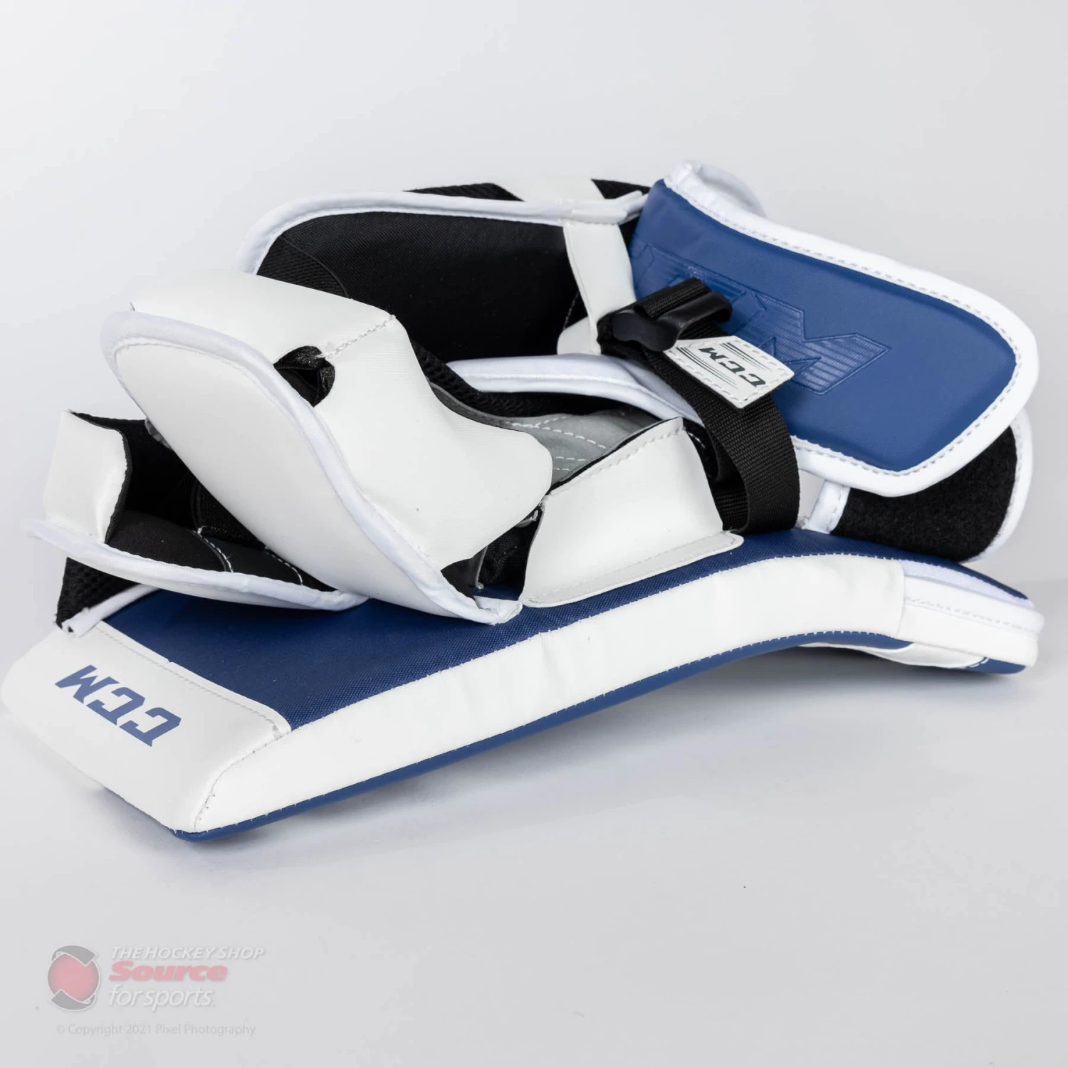CCM Extreme Flex E5.5 Junior Goalie Blocker - Image 5