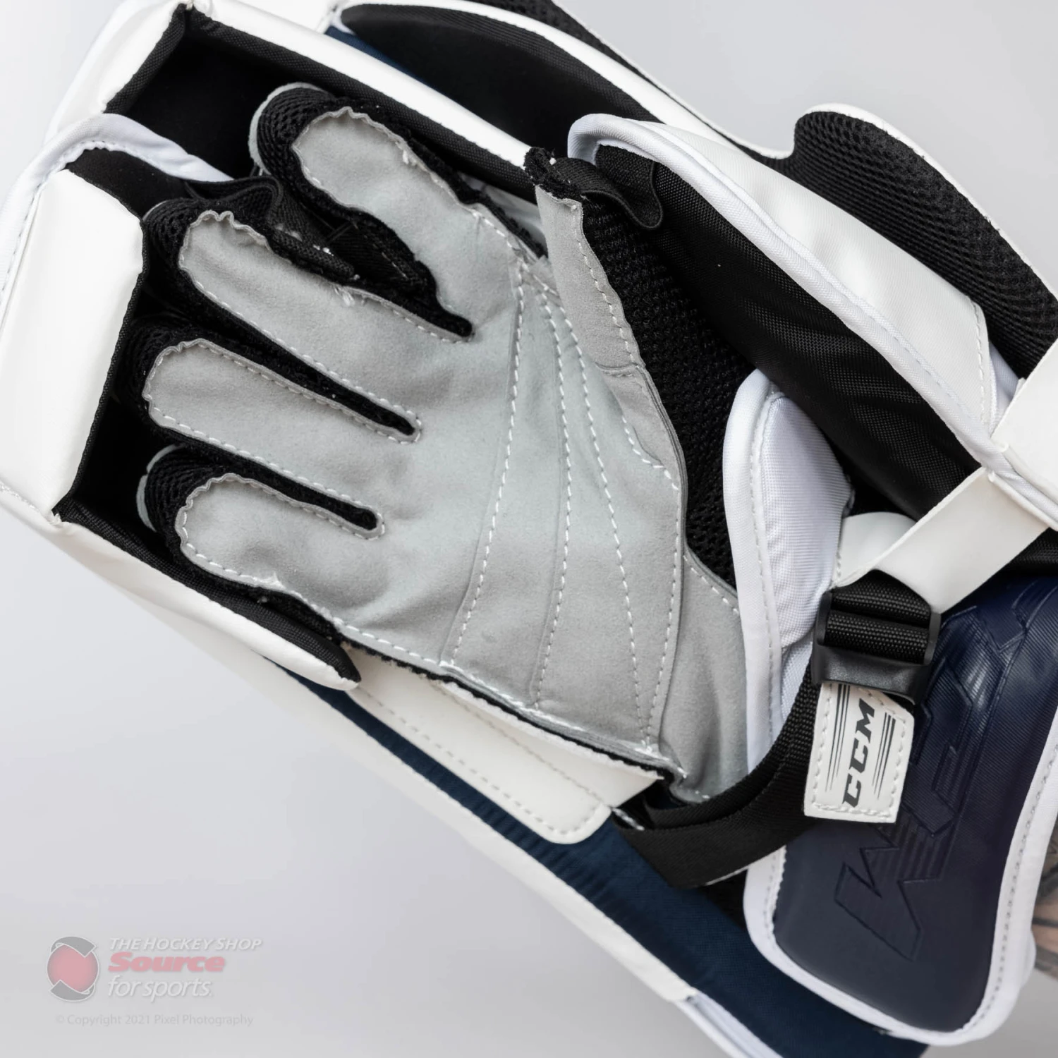 CCM Extreme Flex E5.9 Intermediate Goalie Blocker - Image 10