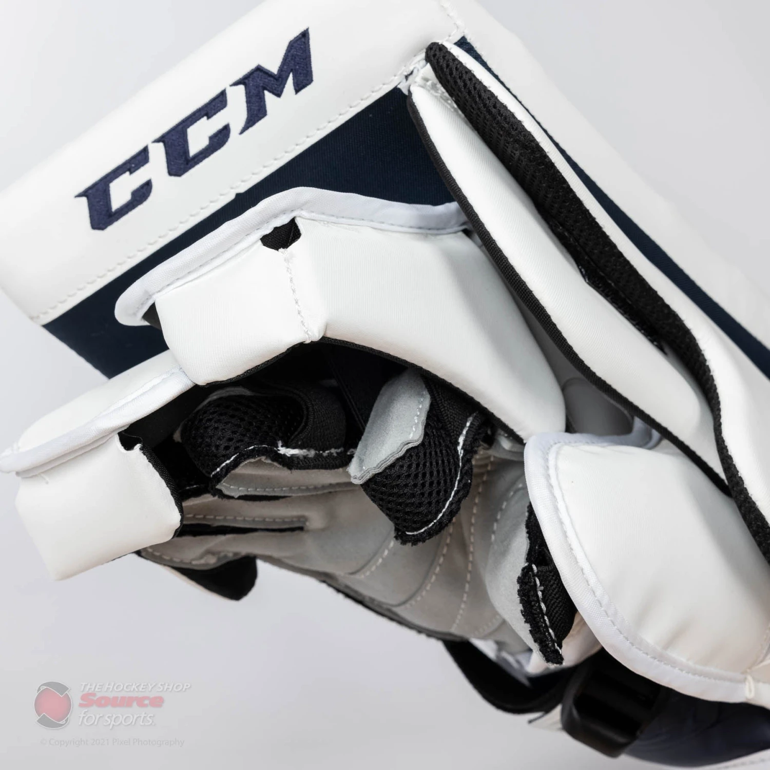 CCM Extreme Flex E5.9 Intermediate Goalie Blocker - Image 11