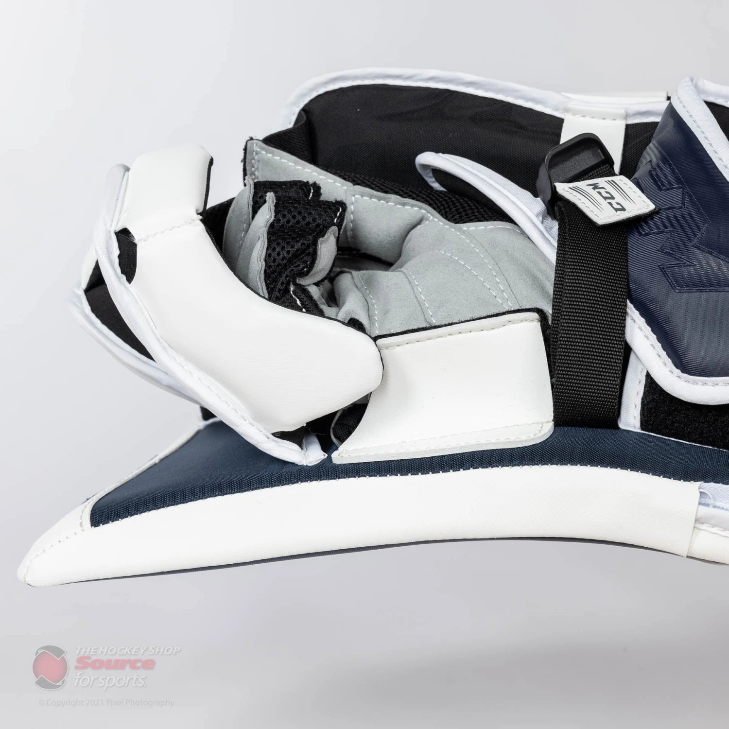 CCM Extreme Flex E5.9 Intermediate Goalie Blocker - Image 9