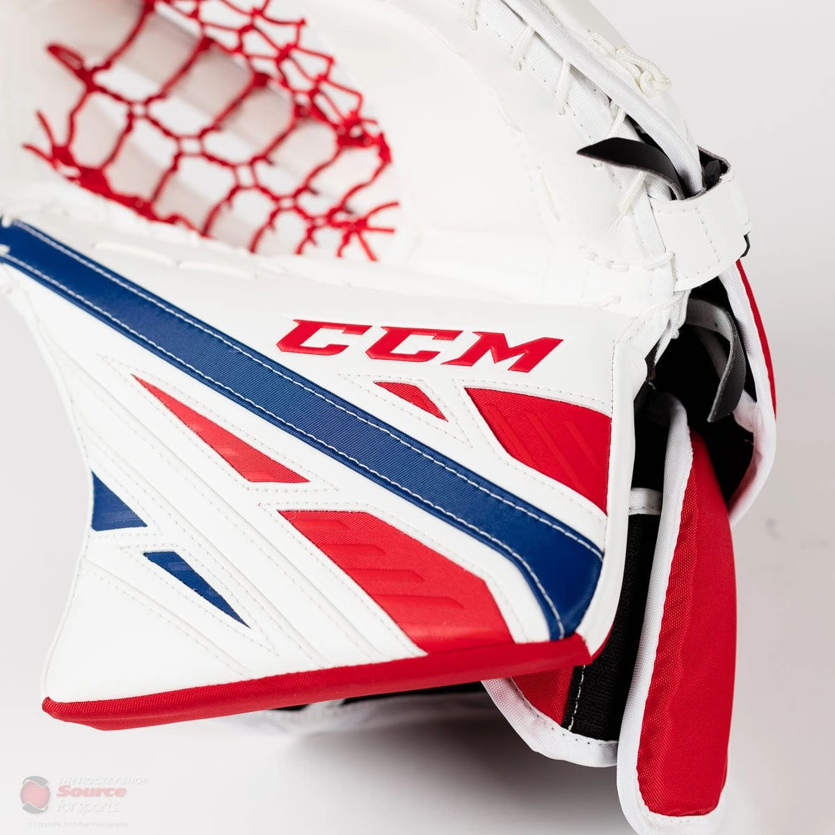 CCM Extreme Flex 4 Pro Senior Goalie Catcher - Image 2