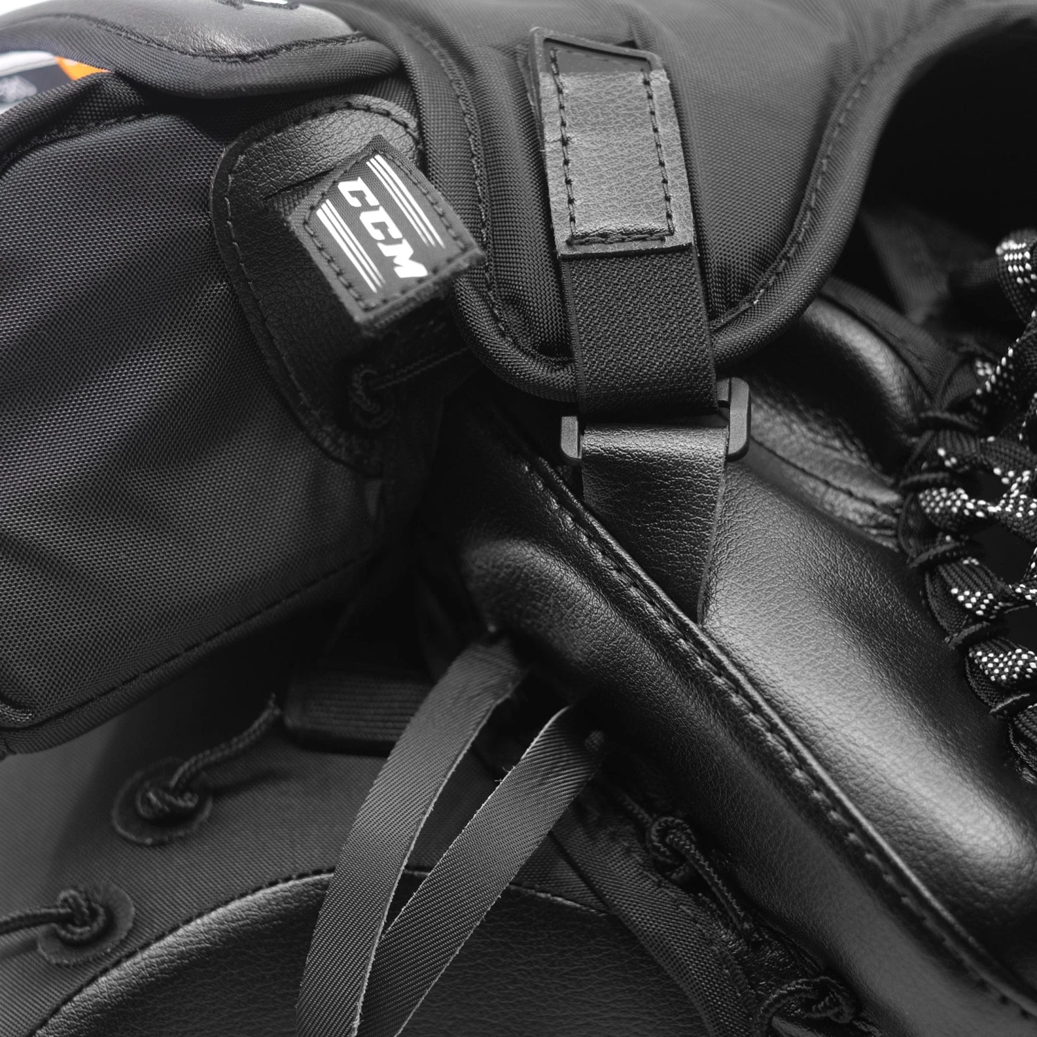 CCM Extreme Flex 5 Senior Goalie Catcher - 580 Break Angle - Image 7