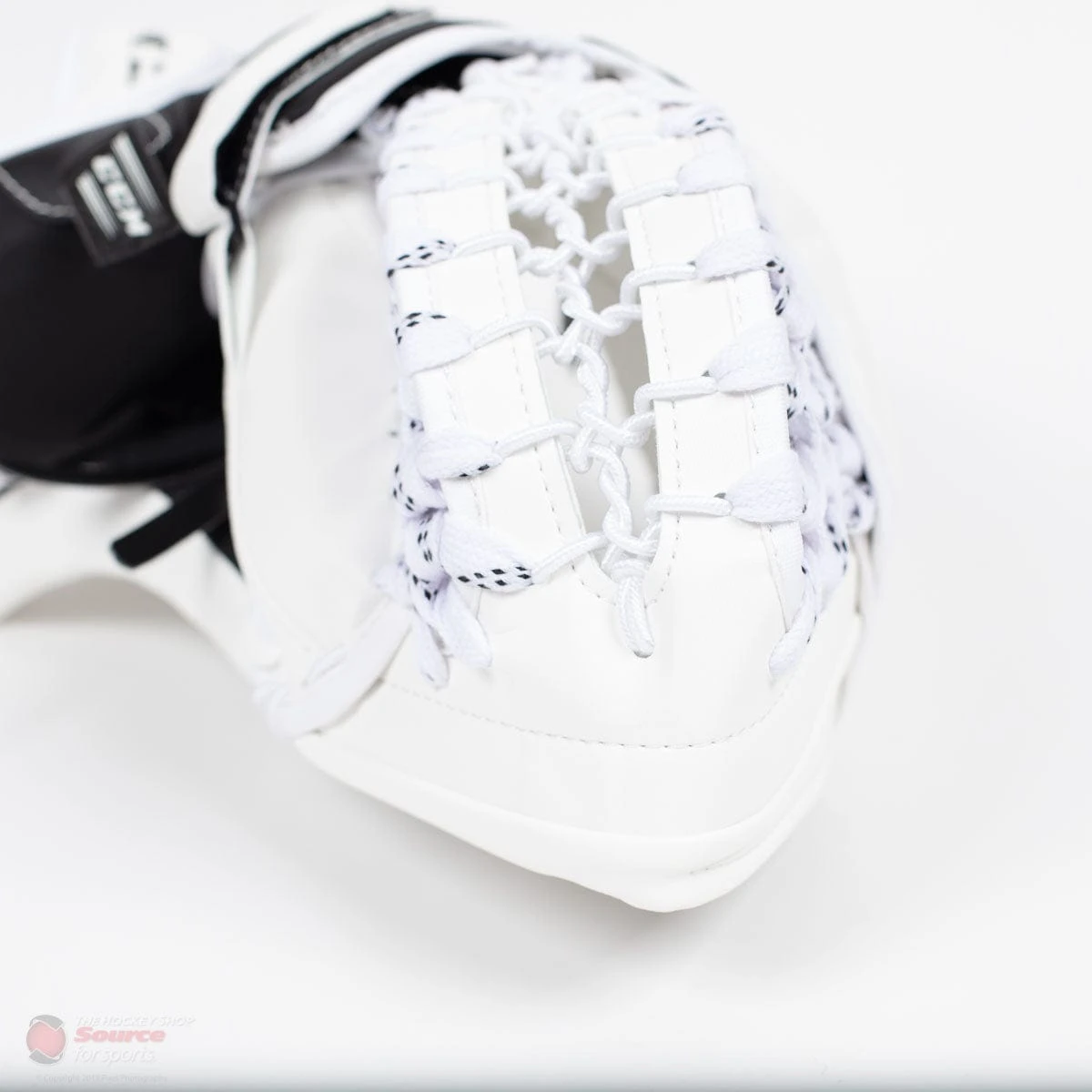 CCM Extreme Flex E4.5 Junior Goalie Catcher - Source Exclusive - Image 7