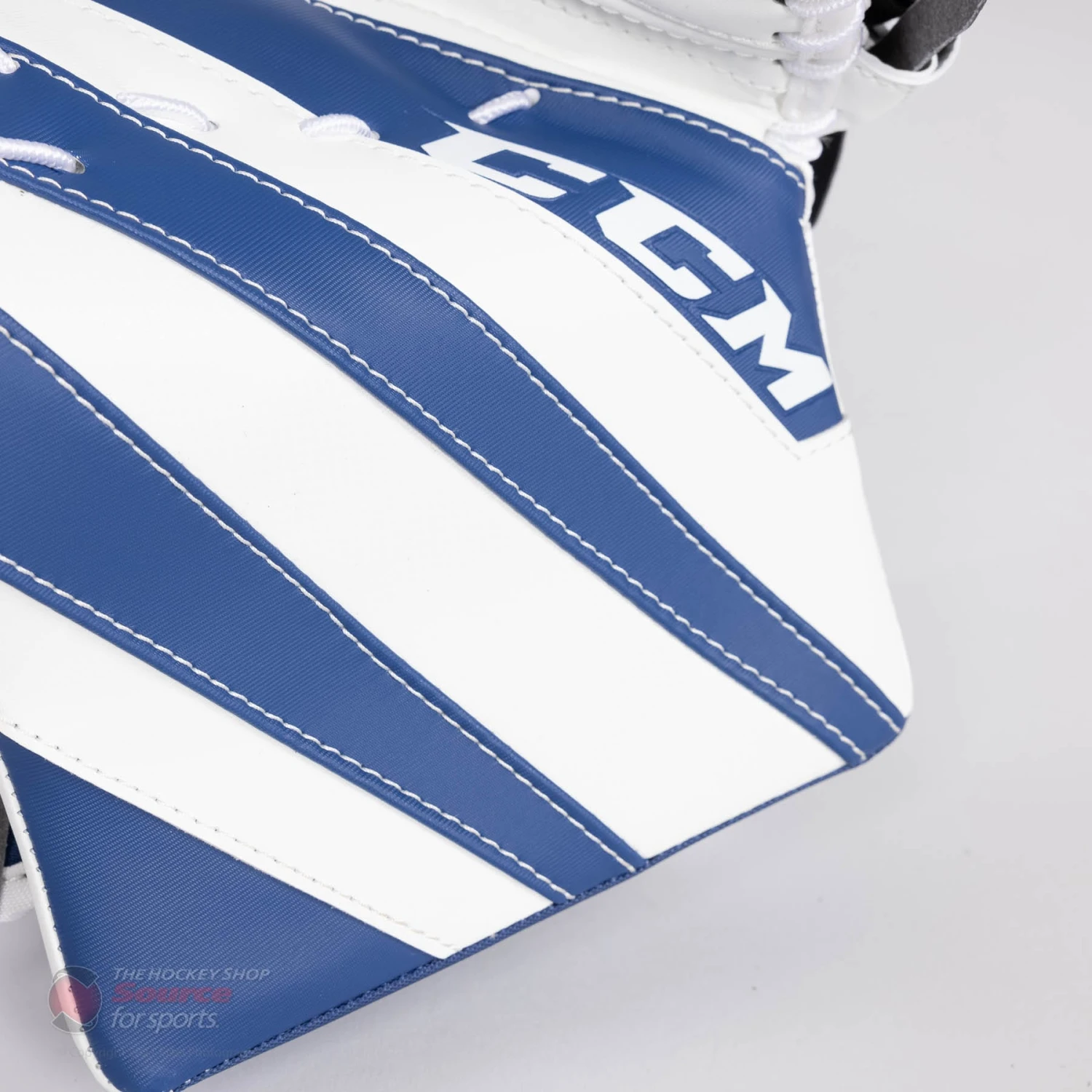 CCM Extreme Flex E5.5 Junior Goalie Catcher - Image 7