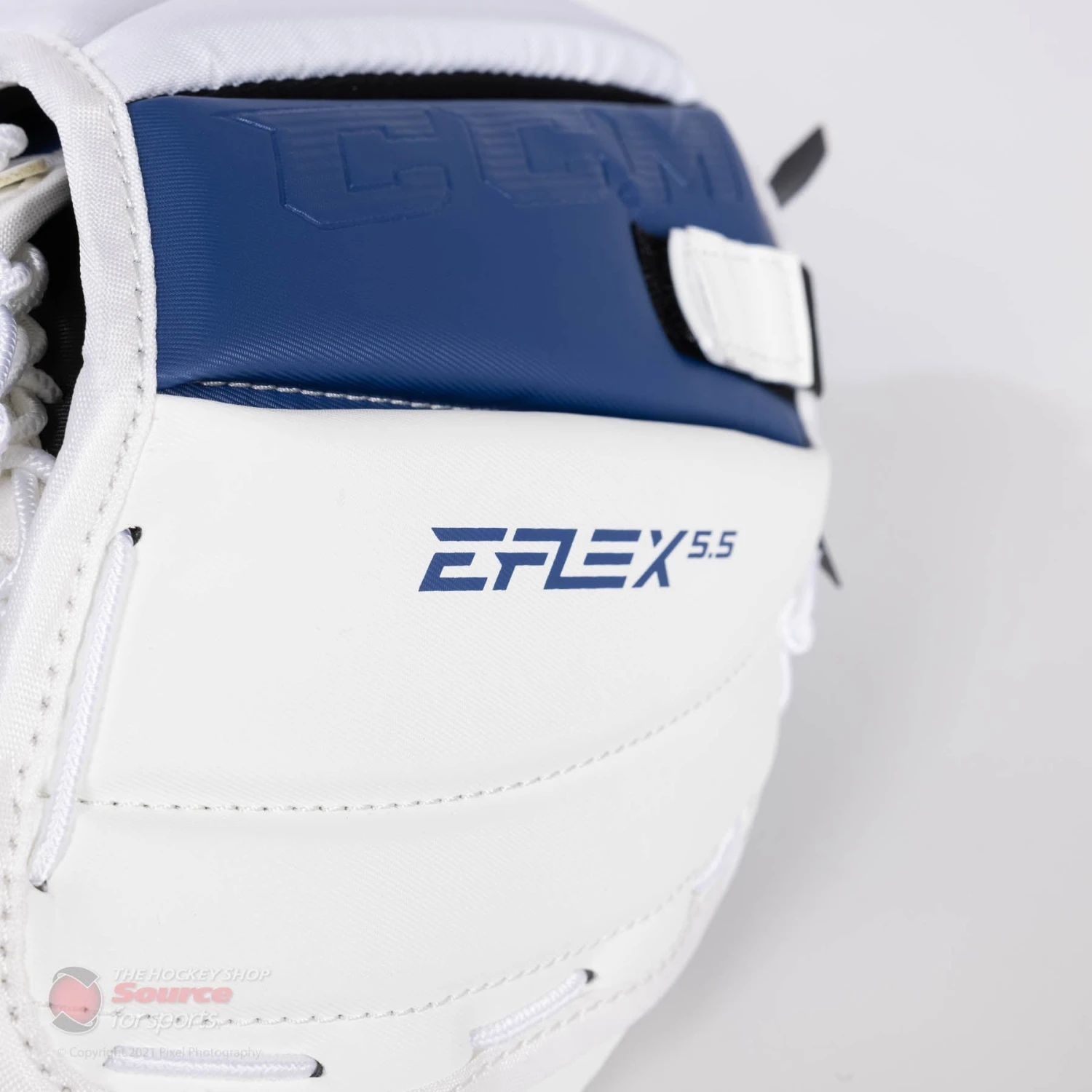 CCM Extreme Flex E5.5 Junior Goalie Catcher - Image 8