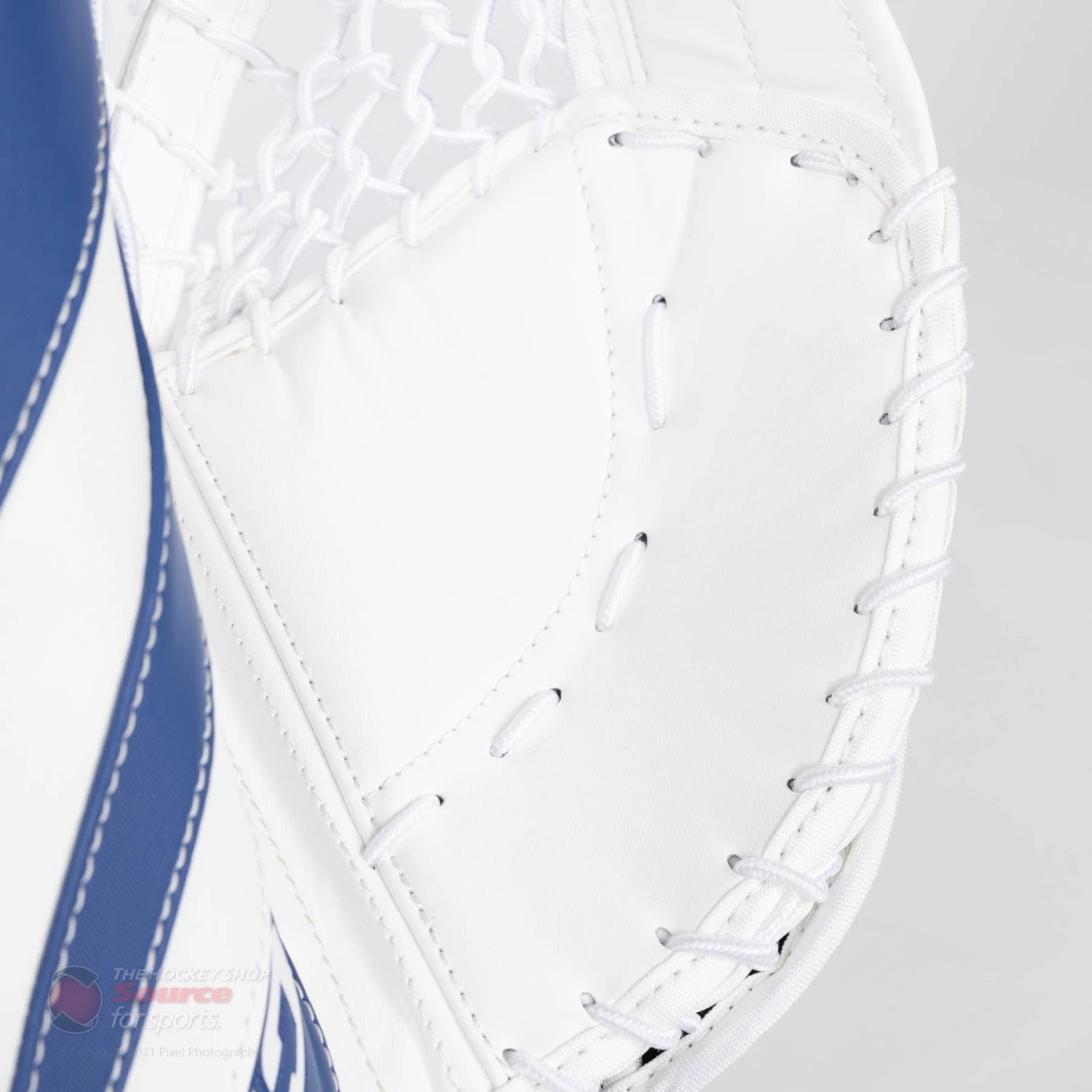 CCM Extreme Flex E5.5 Junior Goalie Catcher - Image 4