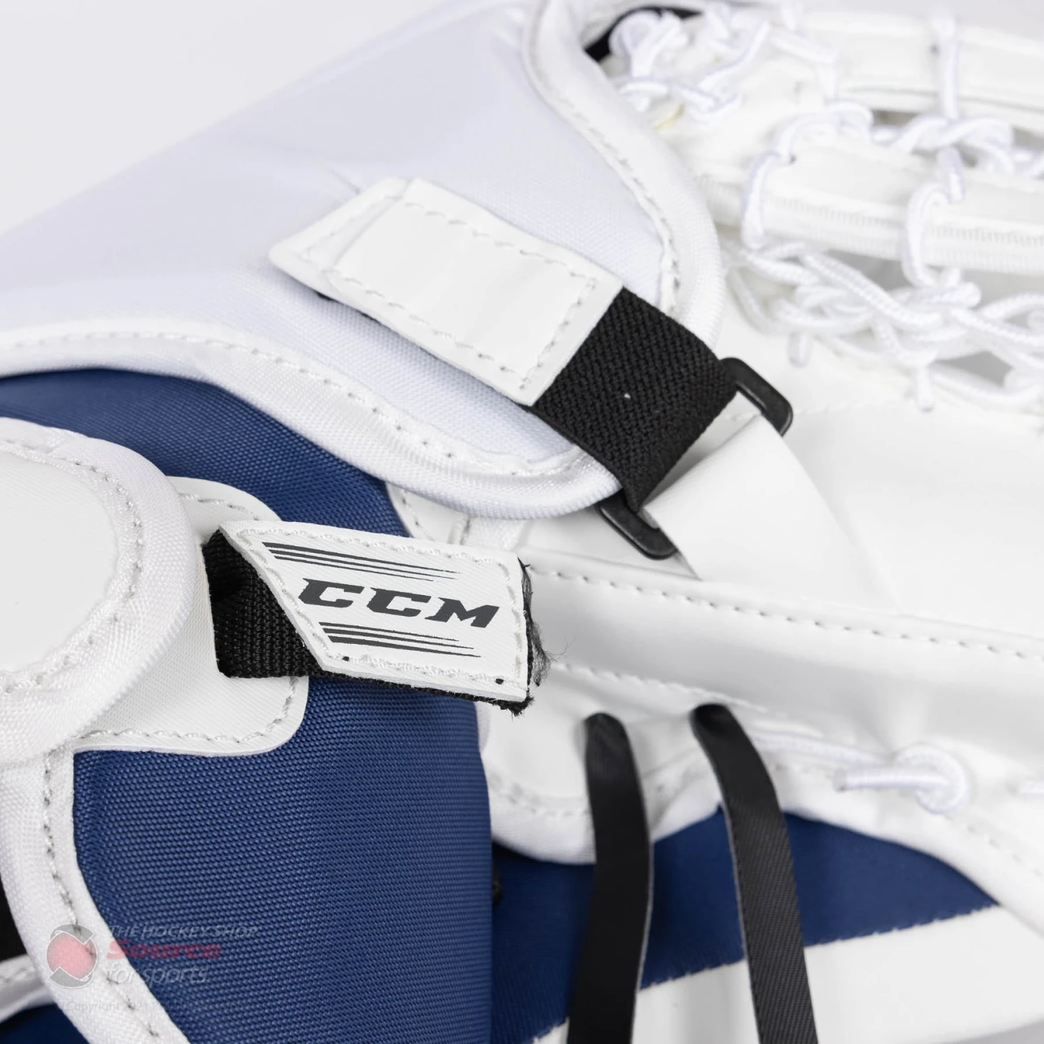 CCM Extreme Flex E5.5 Junior Goalie Catcher - Image 10