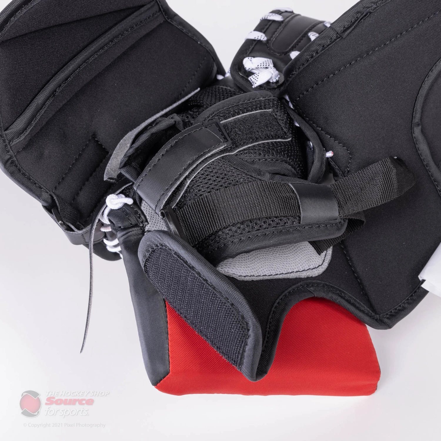 CCM Extreme Flex E5.5 Junior Goalie Catcher - Source Exclusive - Image 9