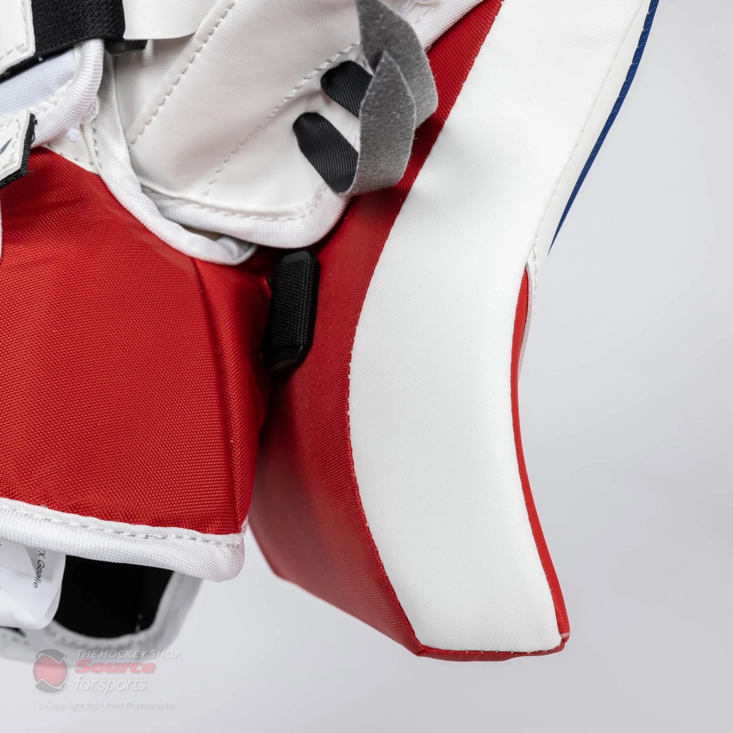 CCM Extreme Flex E5.5 Senior Goalie Catcher - Image 7