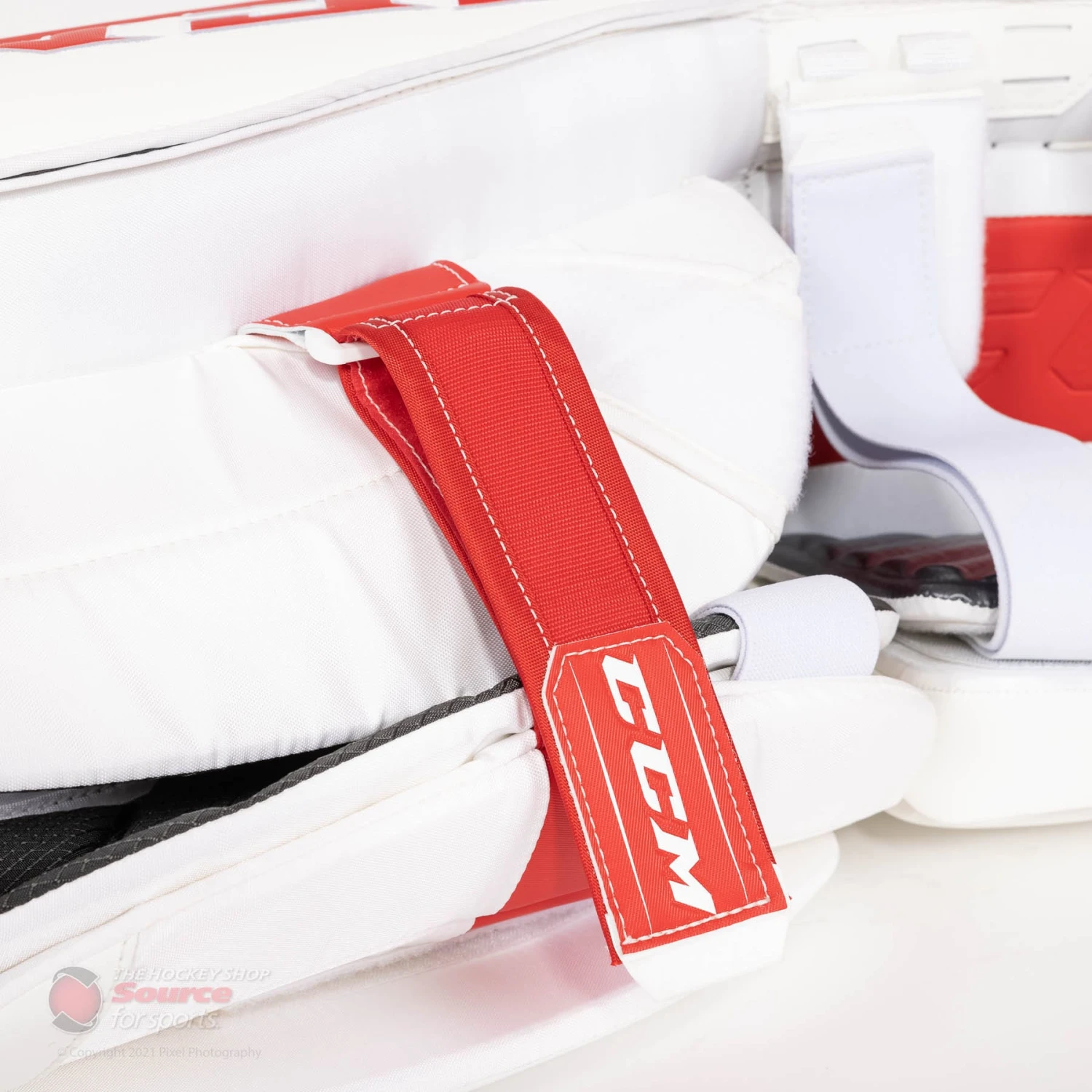 CCM Extreme Flex 5 Senior Goalie Leg Pads - Image 12