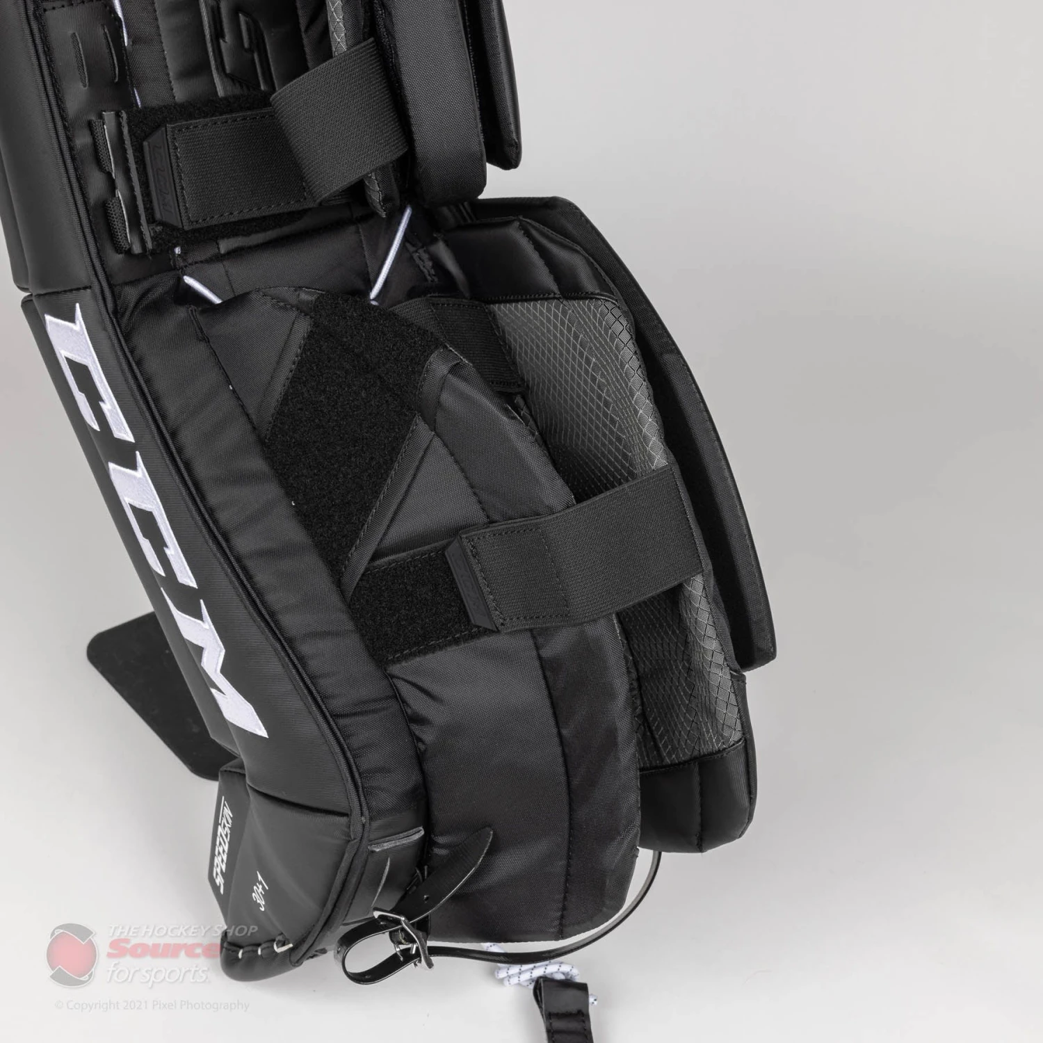 CCM Extreme Flex E5.5 Junior Goalie Leg Pads - Source Exclusive - Image 7