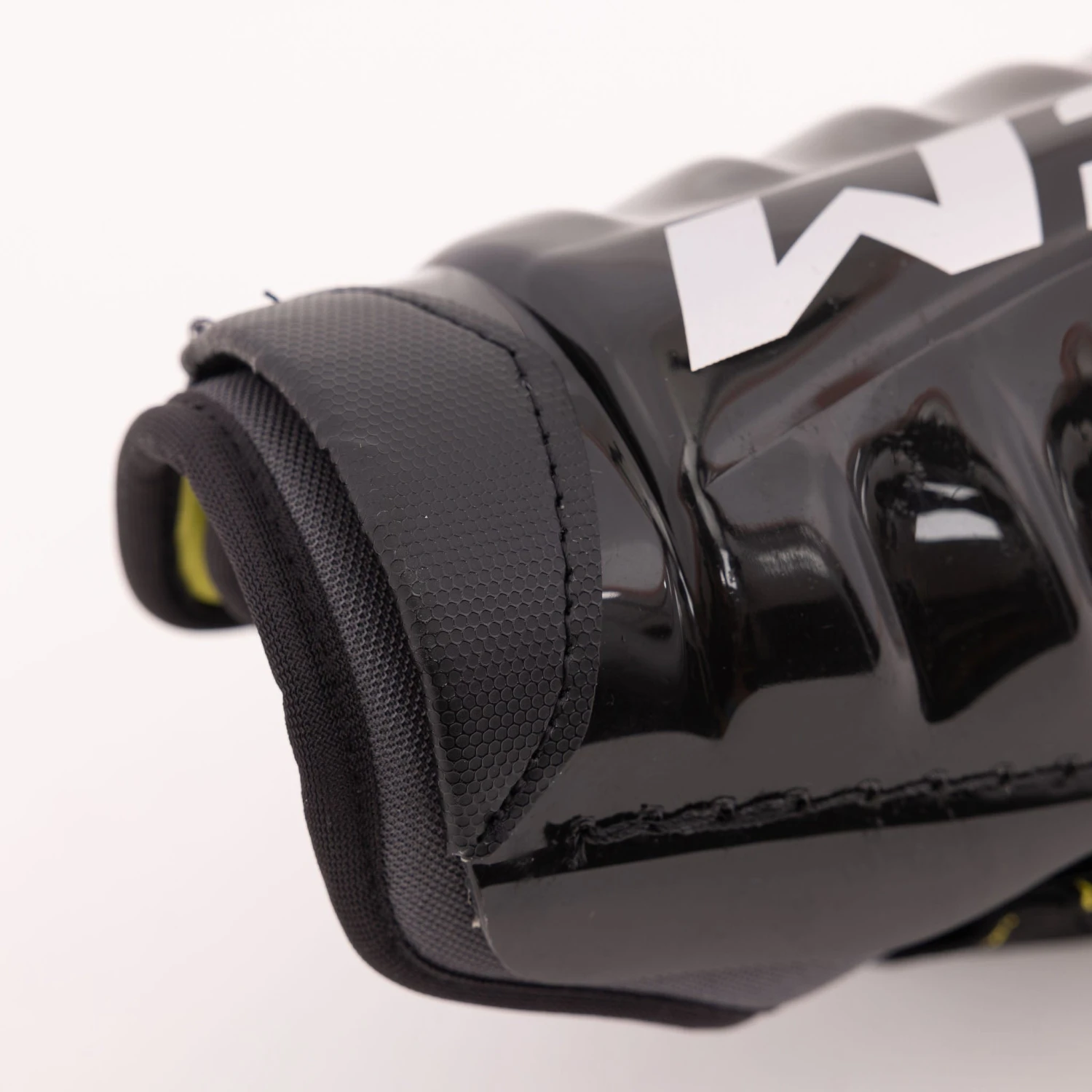 CCM Tacks AS580 Junior Hockey Shin Guards - Image 3