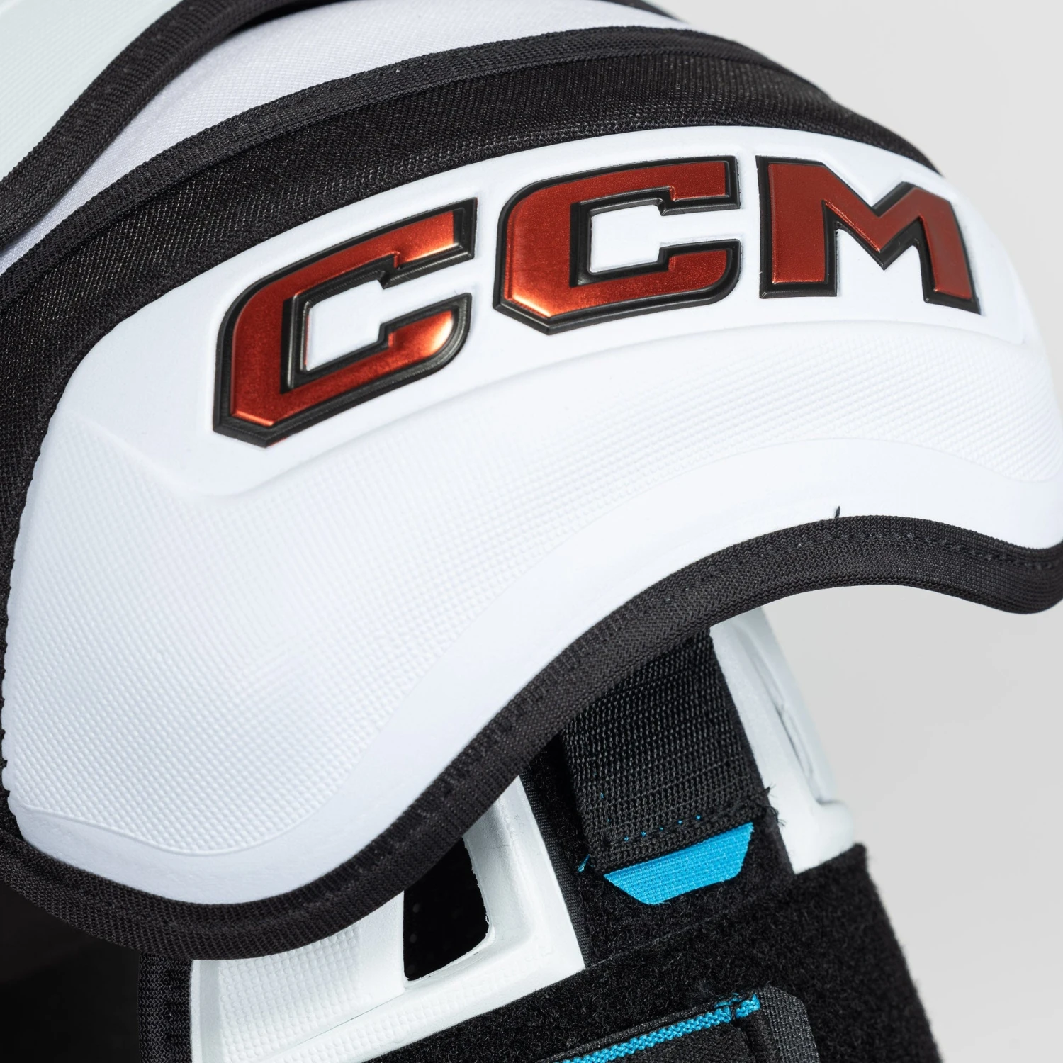 CCM Jetspeed FT6 Pro Senior Hockey Shoulder Pads - Image 10