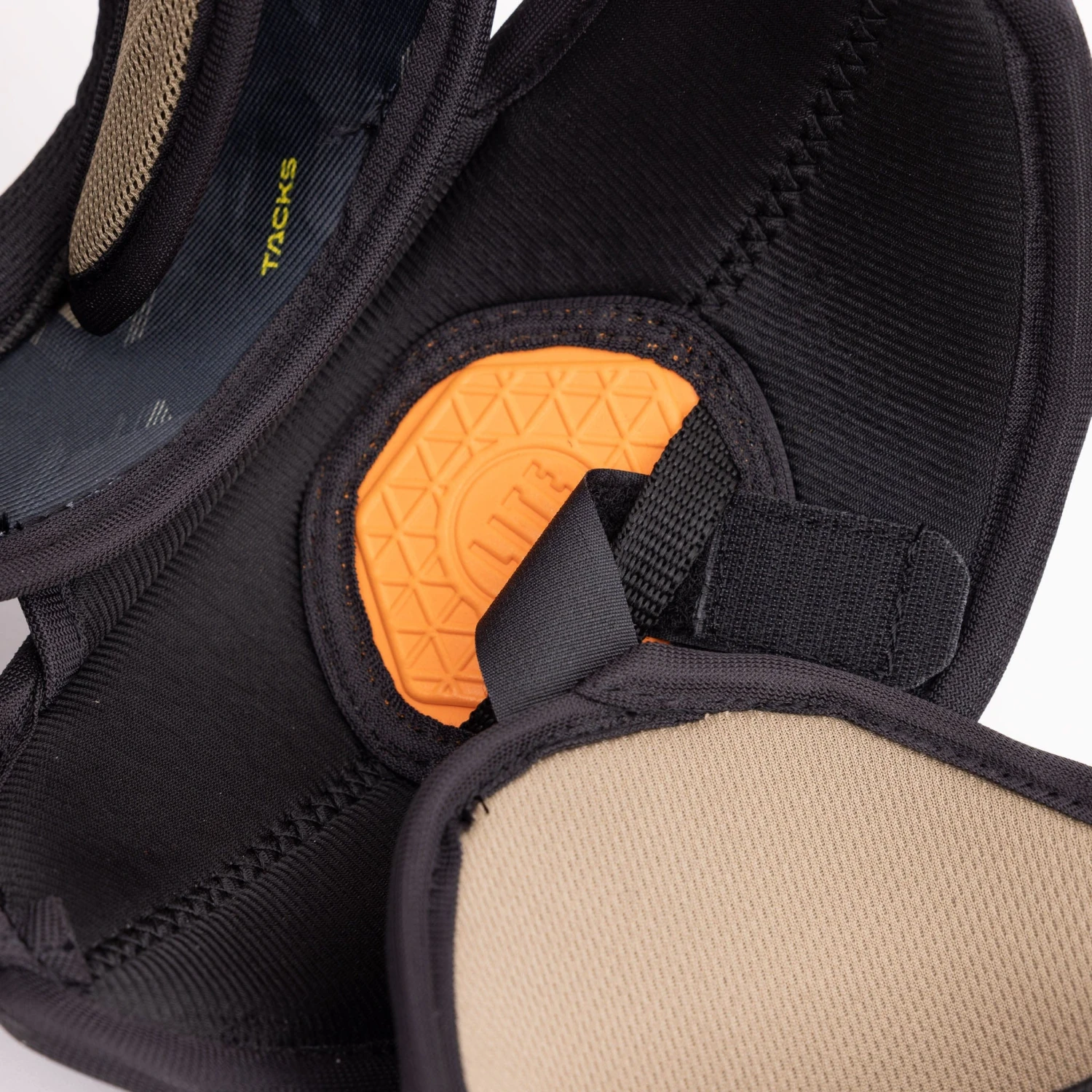 CCM Tacks AS-V Pro Junior Hockey Shoulder Pads - Image 11