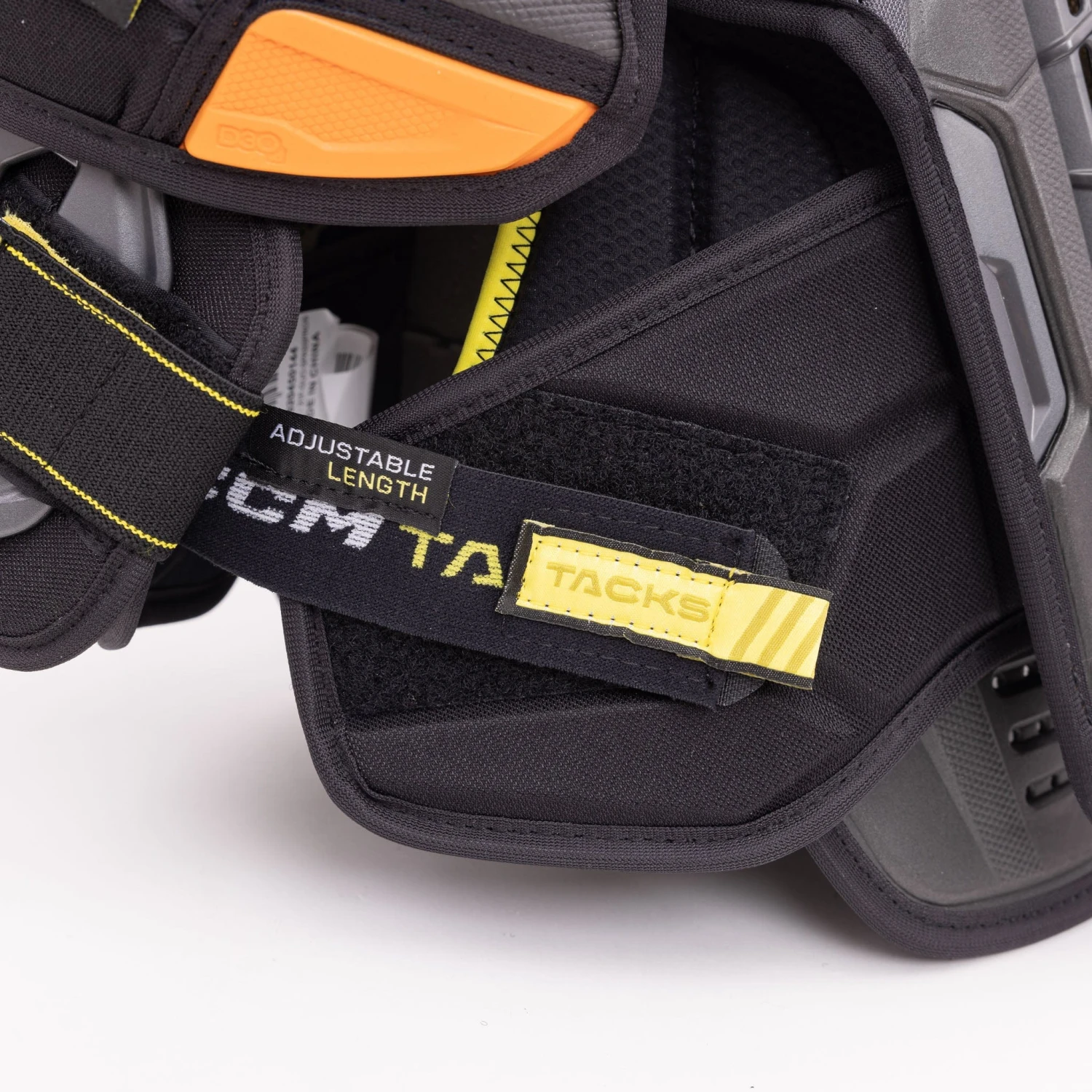 CCM Tacks AS-V Pro Junior Hockey Shoulder Pads - Image 3